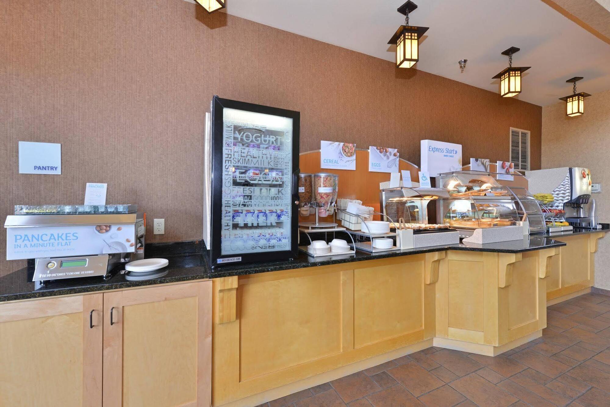 Holiday Inn Express Hotel & Suites Gillette By Ihg Exterior photo